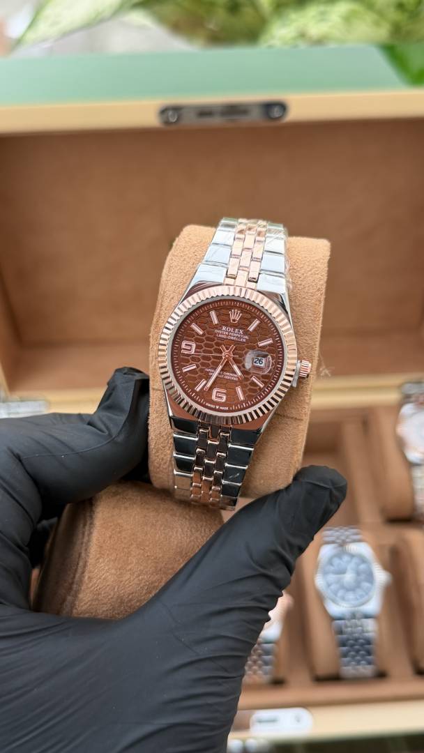 Luxury Date Display Men’s Watch – Brown Dial with Two-Tone Metal Bracelet